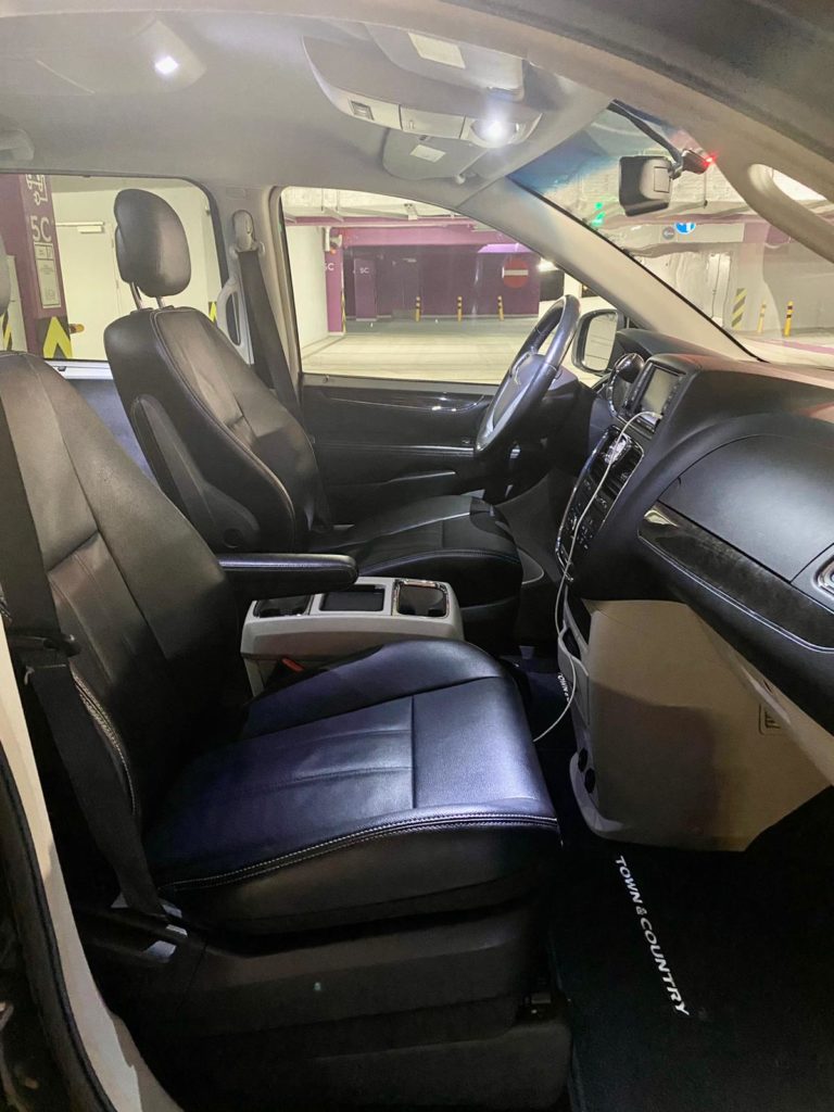 Chrysler Town Country wypozyczalnia samochodow Mestenza Rafał Grzebin